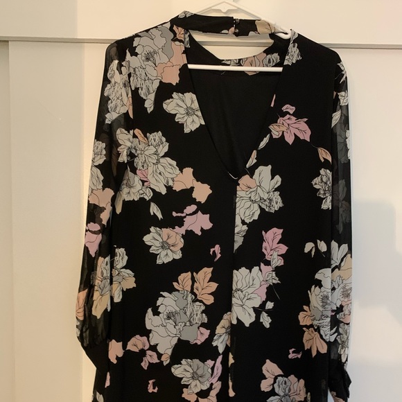 astr long sleeve, lightweight floral dress - Picture 7 of 7